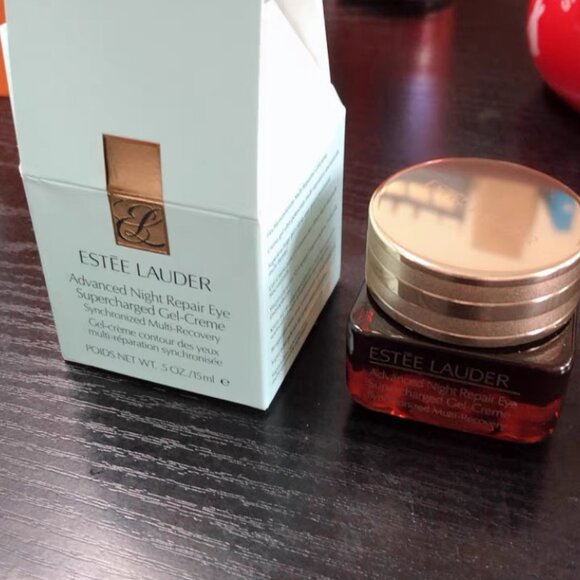 Estée Lauder Revitalizing Supreme+ Bright Power Soft Creme - Picture 6 of 12